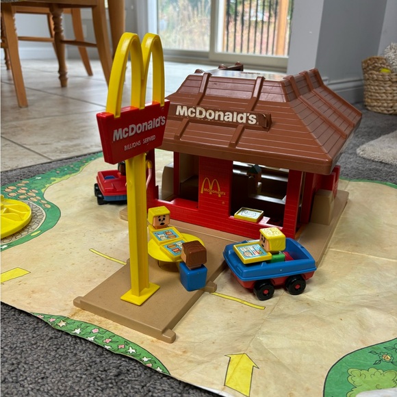Vintage‎ playskool mcdonalds playset #430 1974 (trays people cars etc)